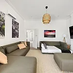 Serviced Luxury Condo, Parkside, Moments To Metro
