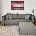 Serviced Luxury Condo, Parkside, Moments To Metro