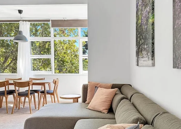 Serviced Luxury Condo, Parkside, Moments To Metro