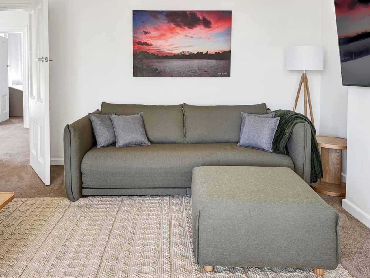 Apartment Serviced Luxury Condo, Parkside, Moments To Metro *