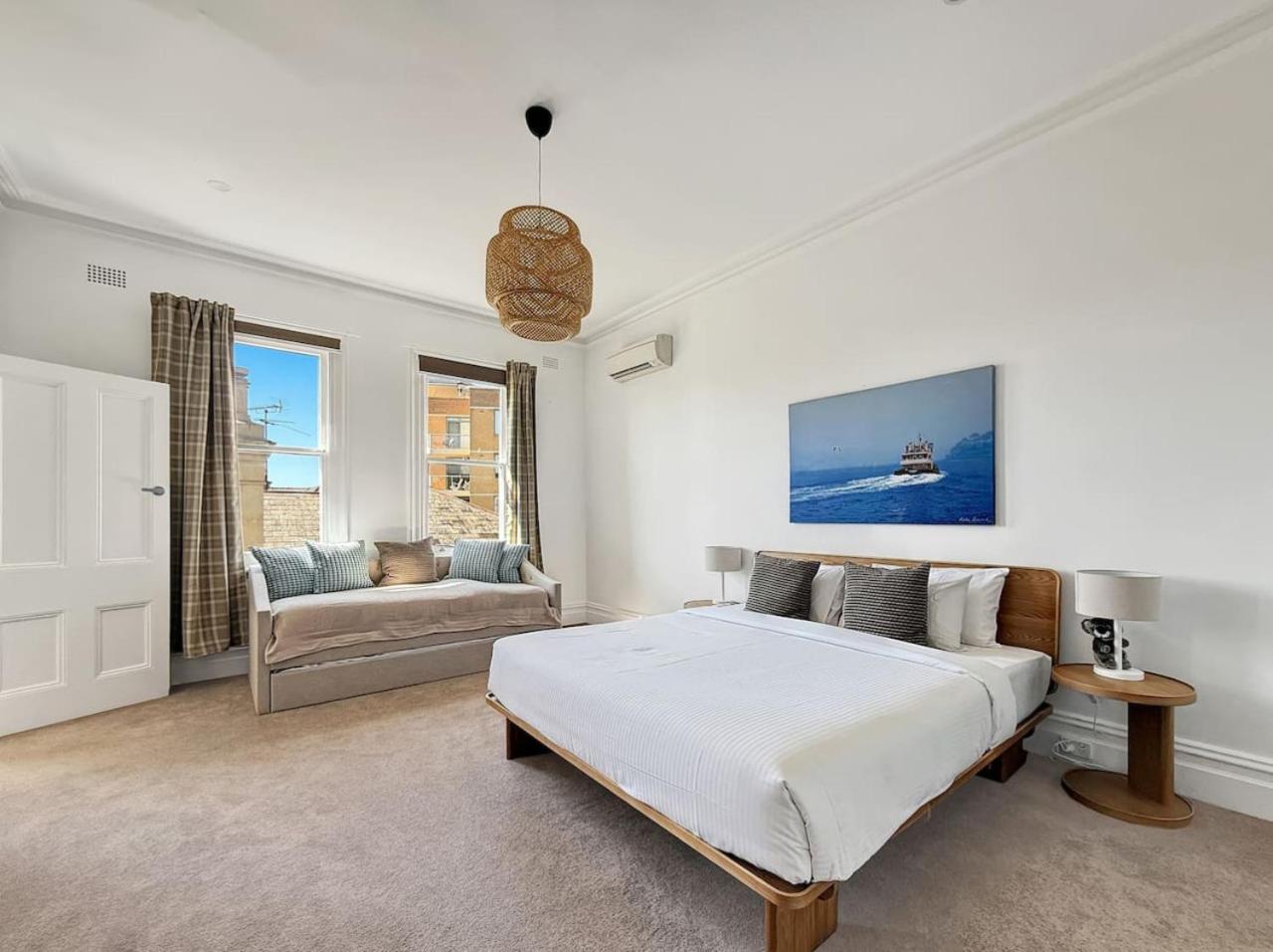 Serviced Luxury Condo, Parkside, Moments To Metro Sydney