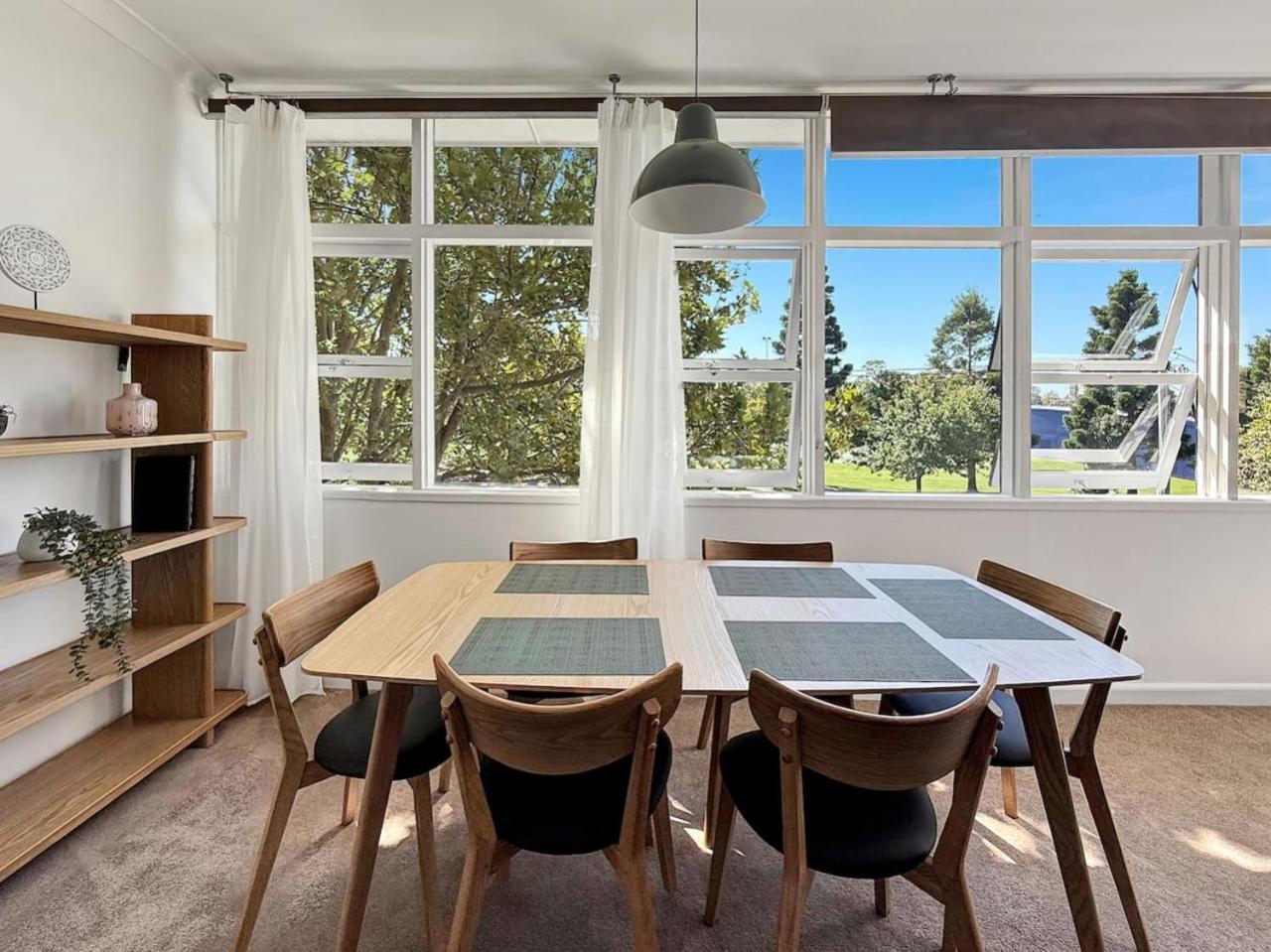 Serviced Luxury Condo, Parkside, Moments To Metro Apartment *
