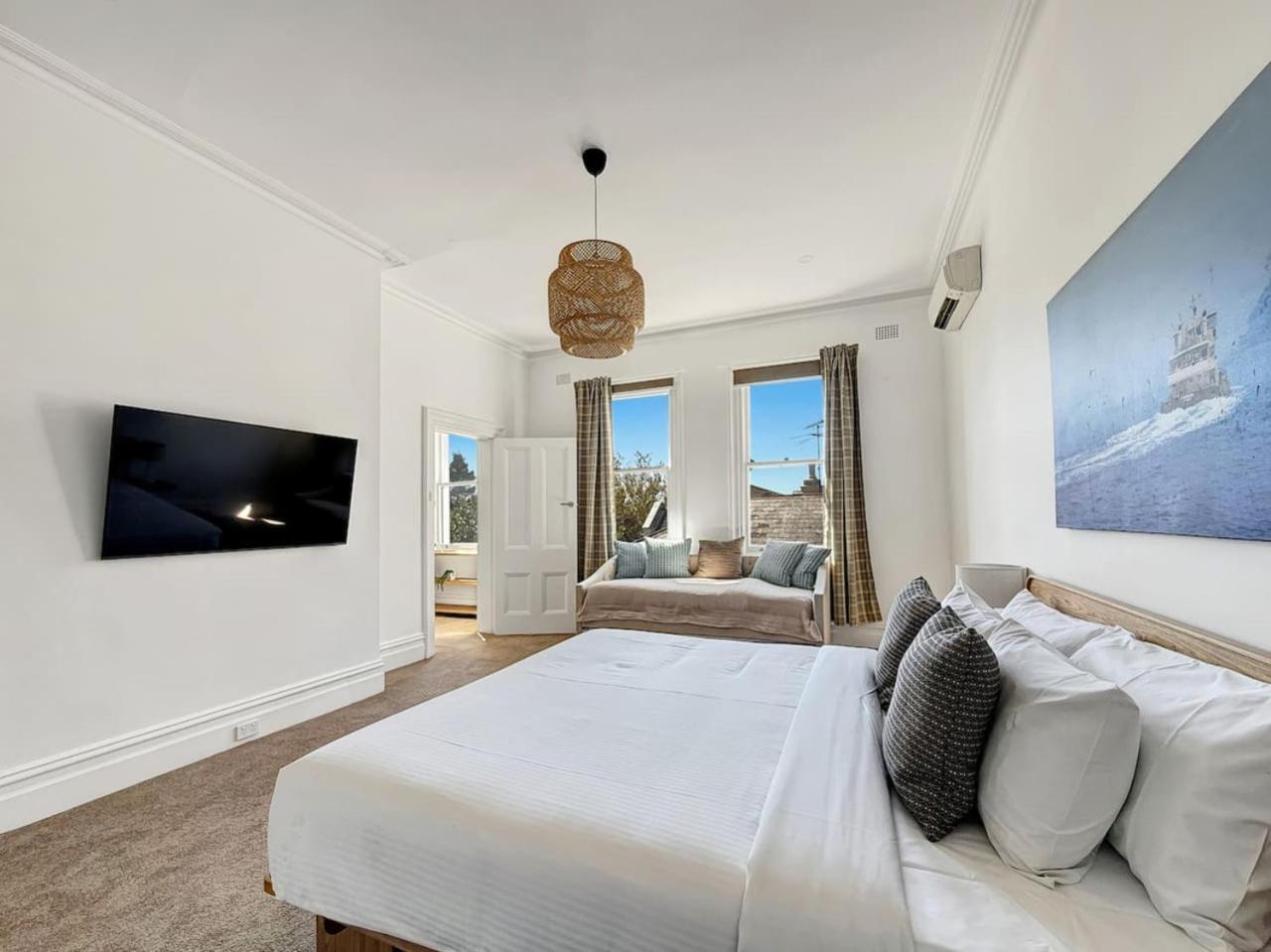 Serviced Luxury Condo, Parkside, Moments To Metro Apartment Sydney