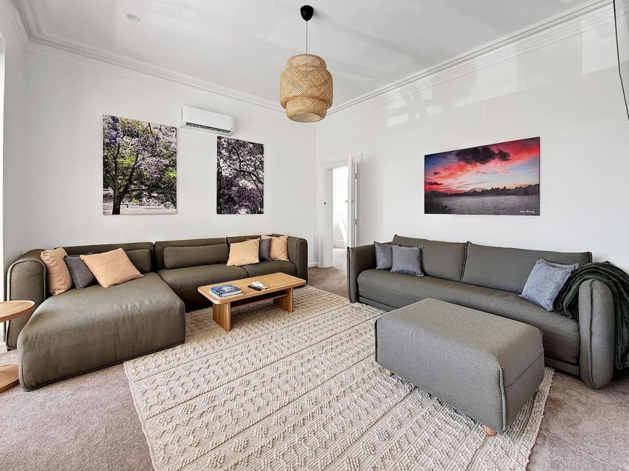 Serviced Luxury Condo, Parkside, Moments To Metro Apartment *