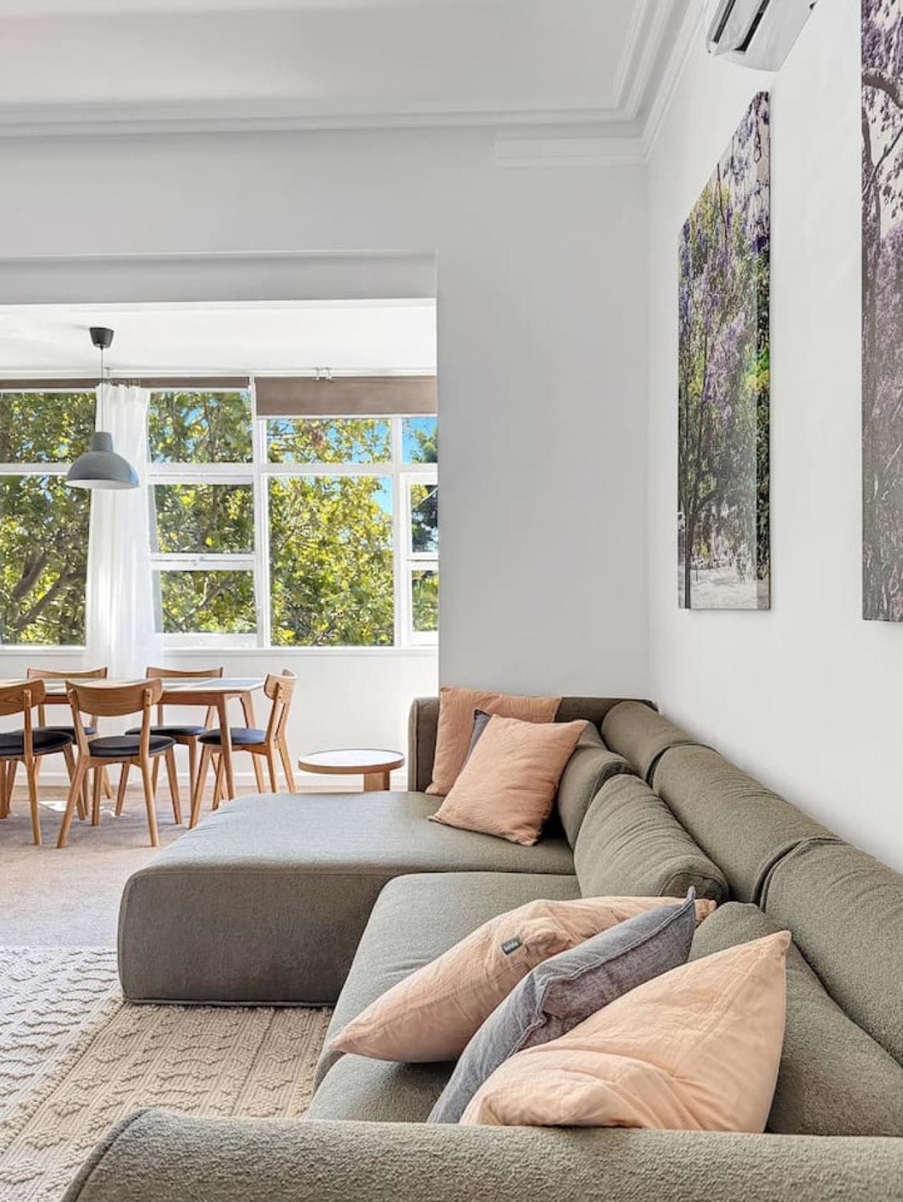 Apartment Serviced Luxury Condo, Parkside, Moments To Metro