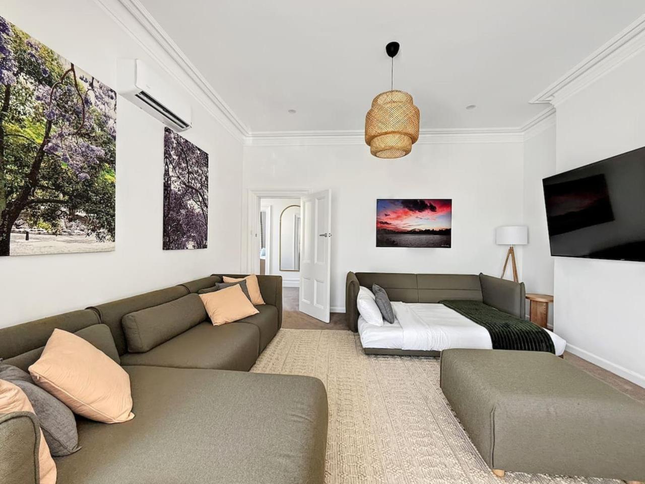 Serviced Luxury Condo, Parkside, Moments To Metro Apartment *