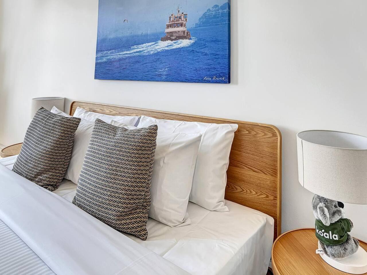 Serviced Luxury Condo, Parkside, Moments To Metro Sydney