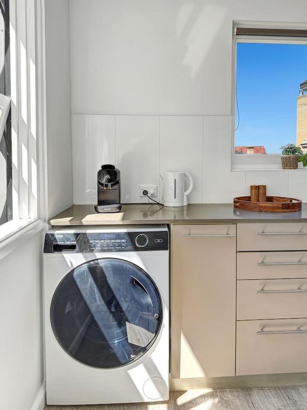 Apartment Serviced Luxury Condo, Parkside, Moments To Metro *