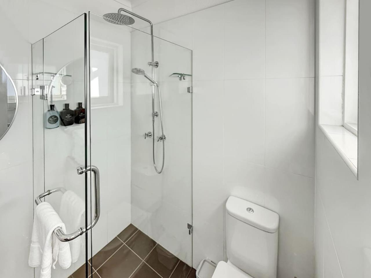 Serviced Luxury Condo, Parkside, Moments To Metro Apartment