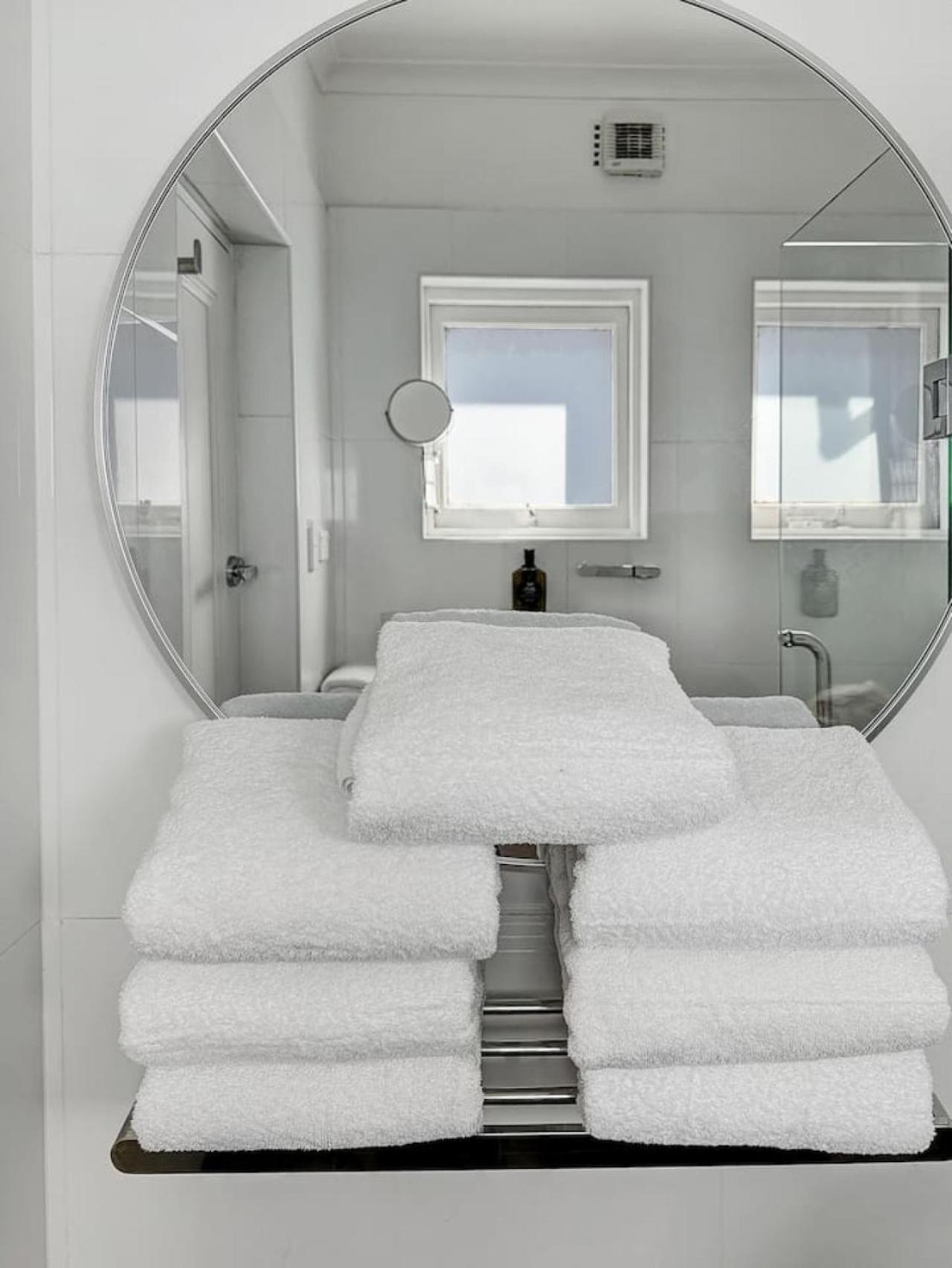 Serviced Luxury Condo, Parkside, Moments To Metro Apartment